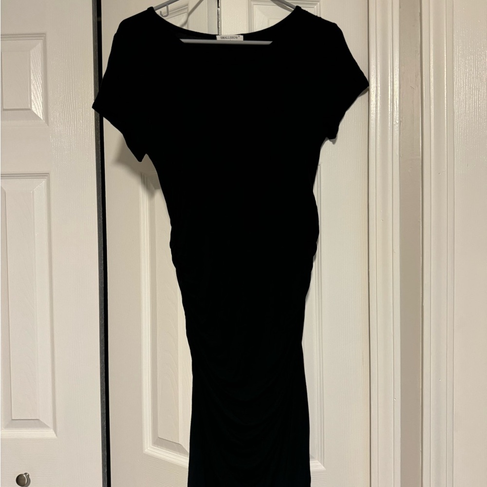 Black, capped sleeve maternity dress